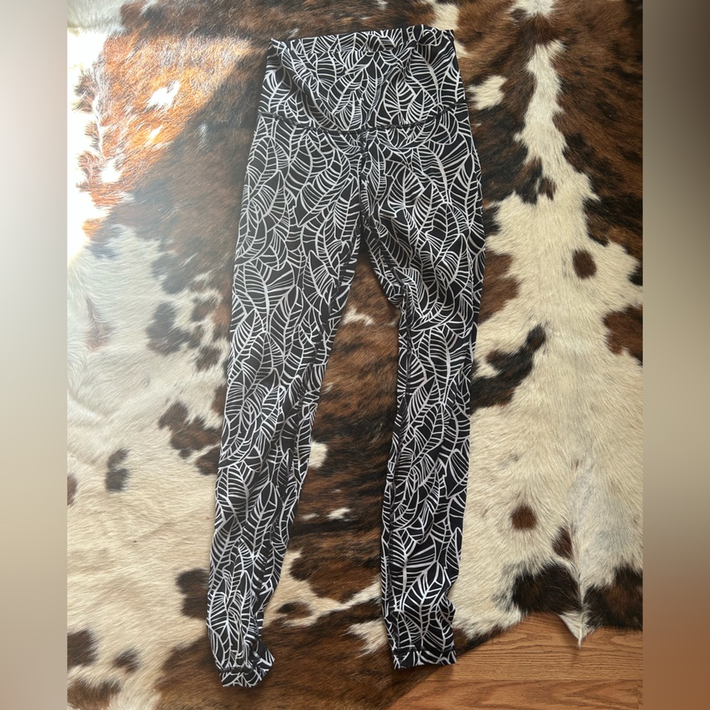 Lululemon Banana Leaf Fold Over Wunder Unders  Full length. Size 6